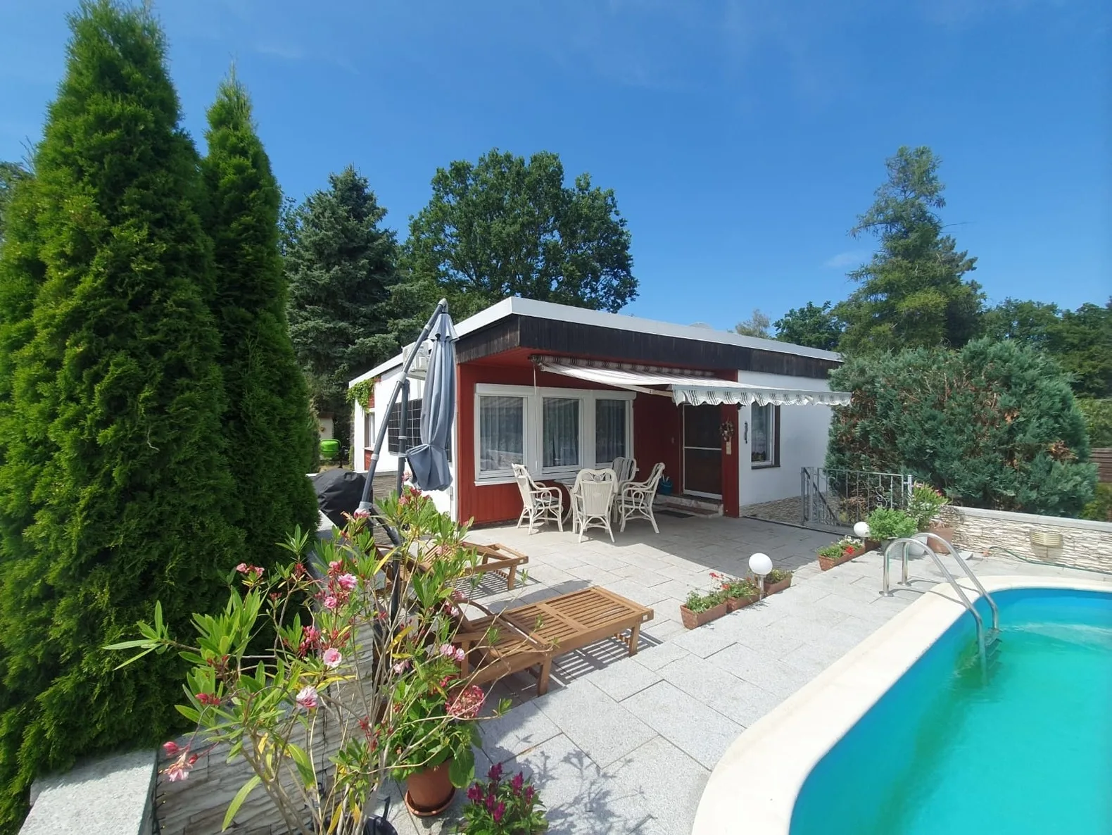 Idyllisches klimatisiertes Ferienhaus mit Pool,Blick und großem Grundstück