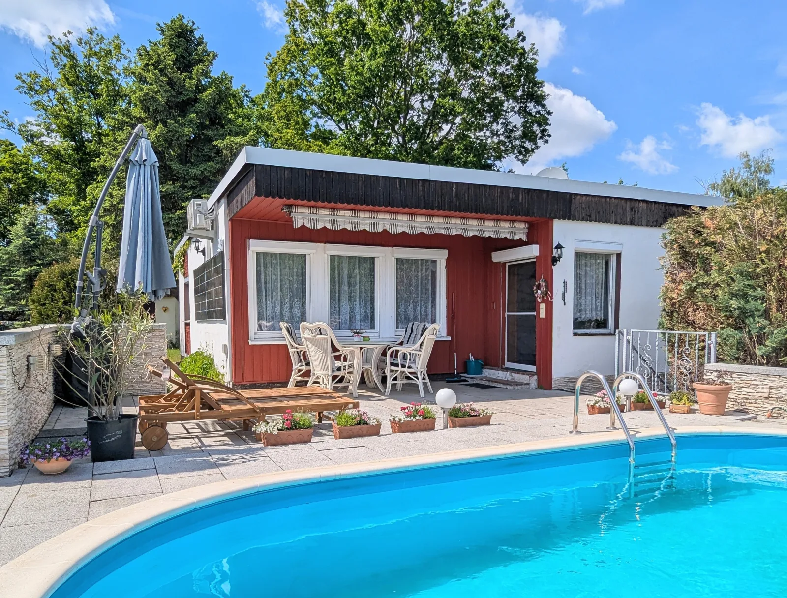 Idyllisches klimatisiertes Ferienhaus mit Pool,Blick und großem Grundstück