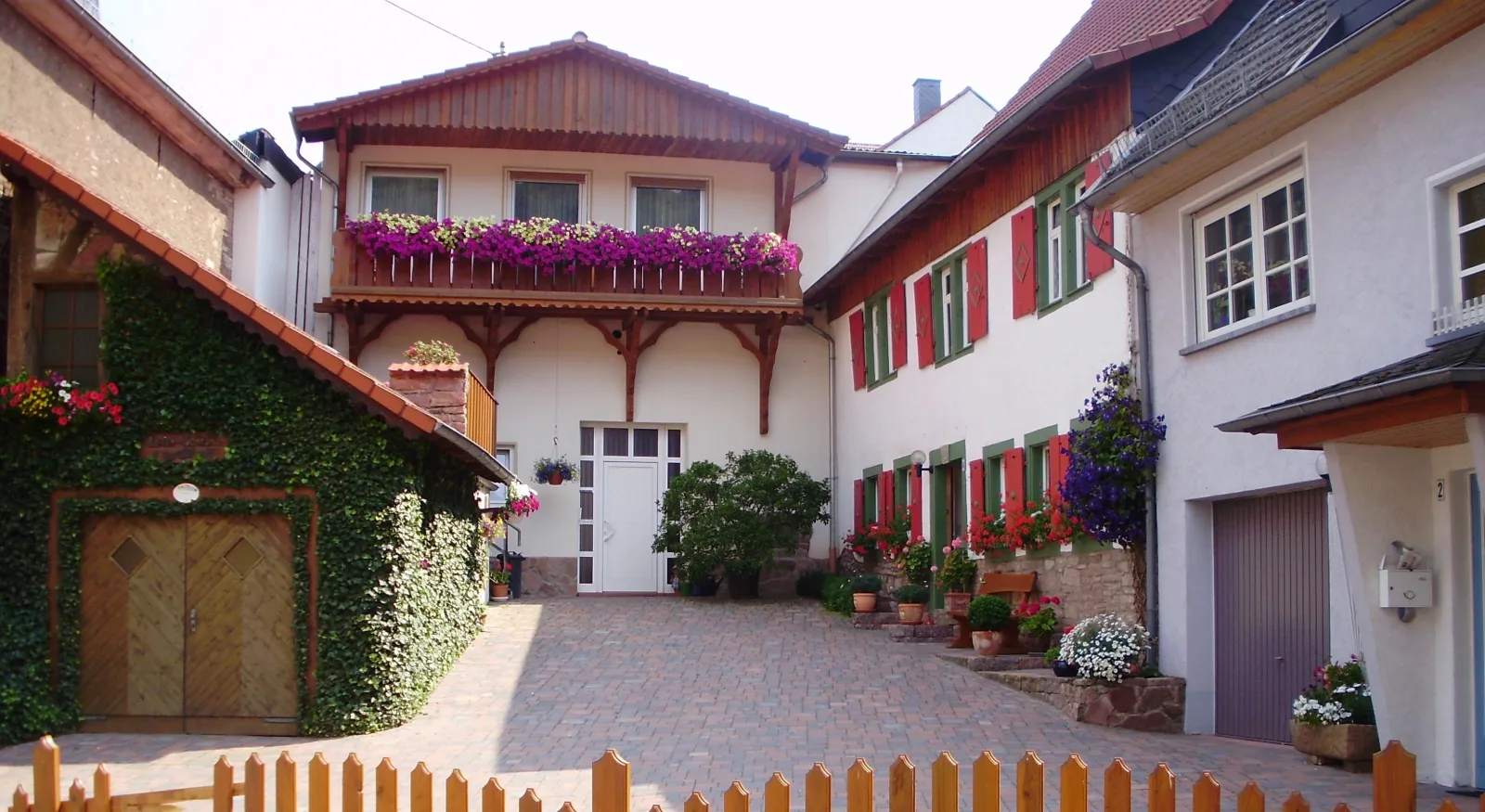 Ferienhaus im schönen Winzerdorf Kirschroth mit Sonnenterrasse und Wintergarten.