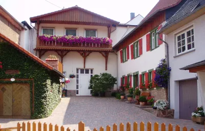 Ferienhaus im schönen Winzerdorf Kirschroth mit Sonnenterrasse und Wintergarten.