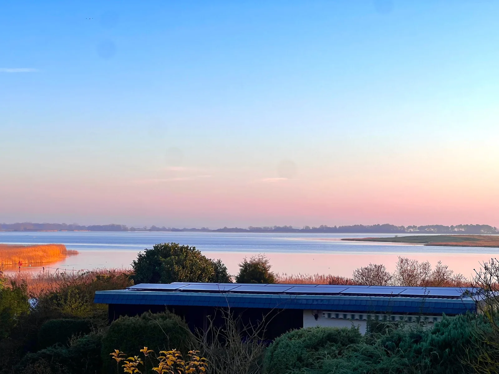 Familienferienhaus Rügenbrise - Gemeinsames Urlauben mit Steg und Boot auf Rügen - alles inklusive und 5 Bäder