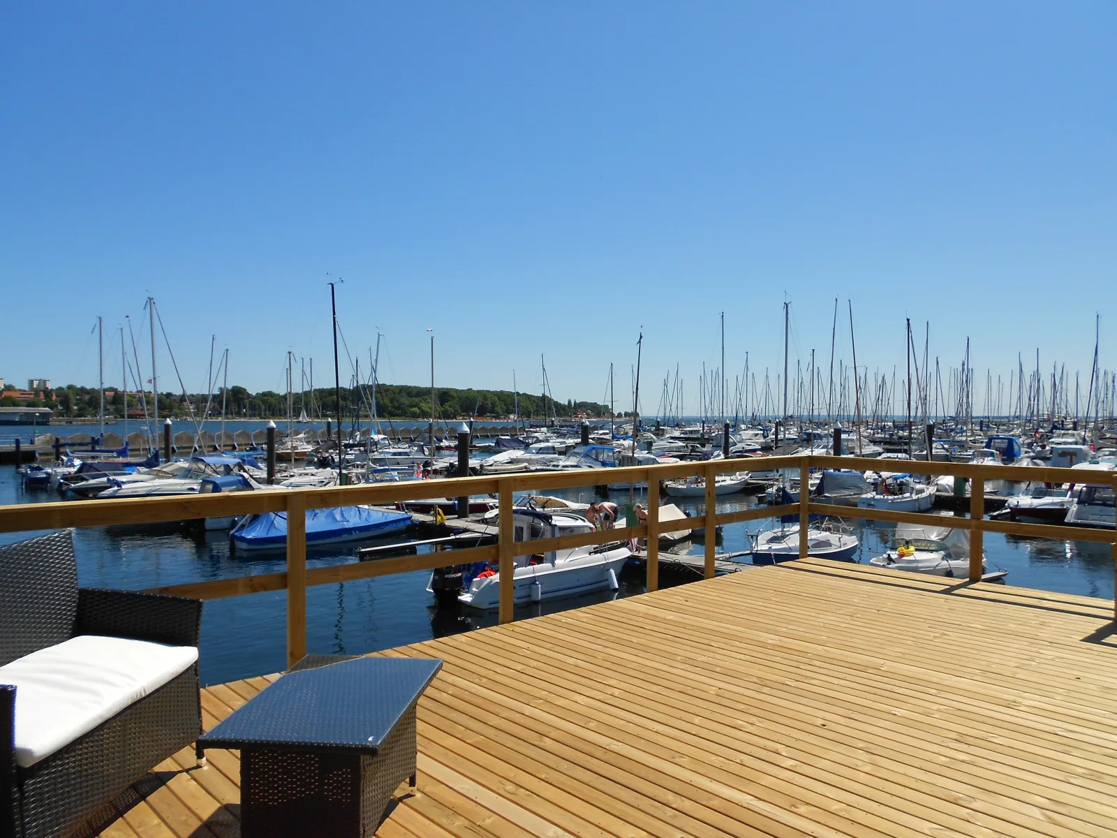 Hausboot Emma mit toller Dachterrasse in Neustadt i.H.