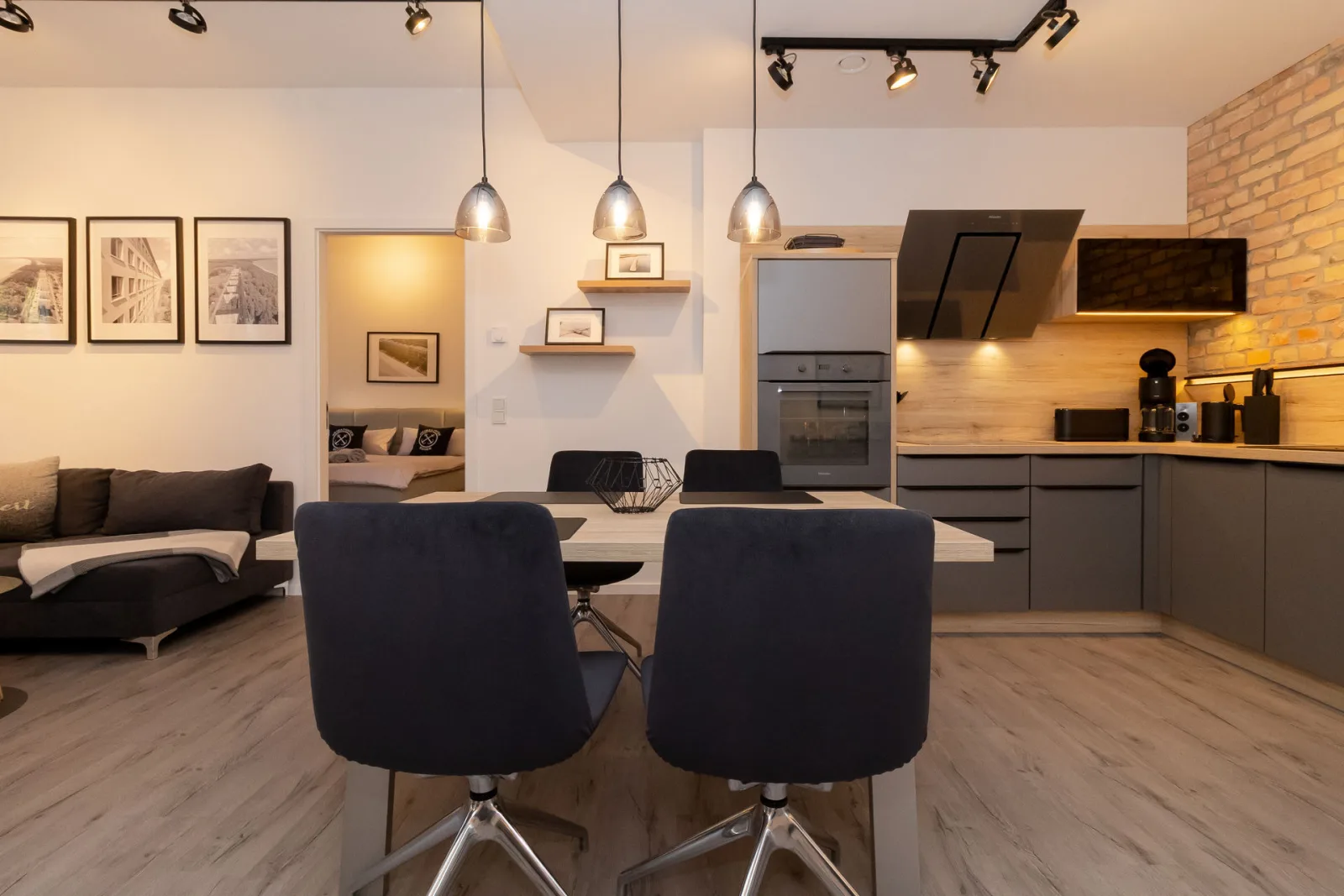 Loris Studio