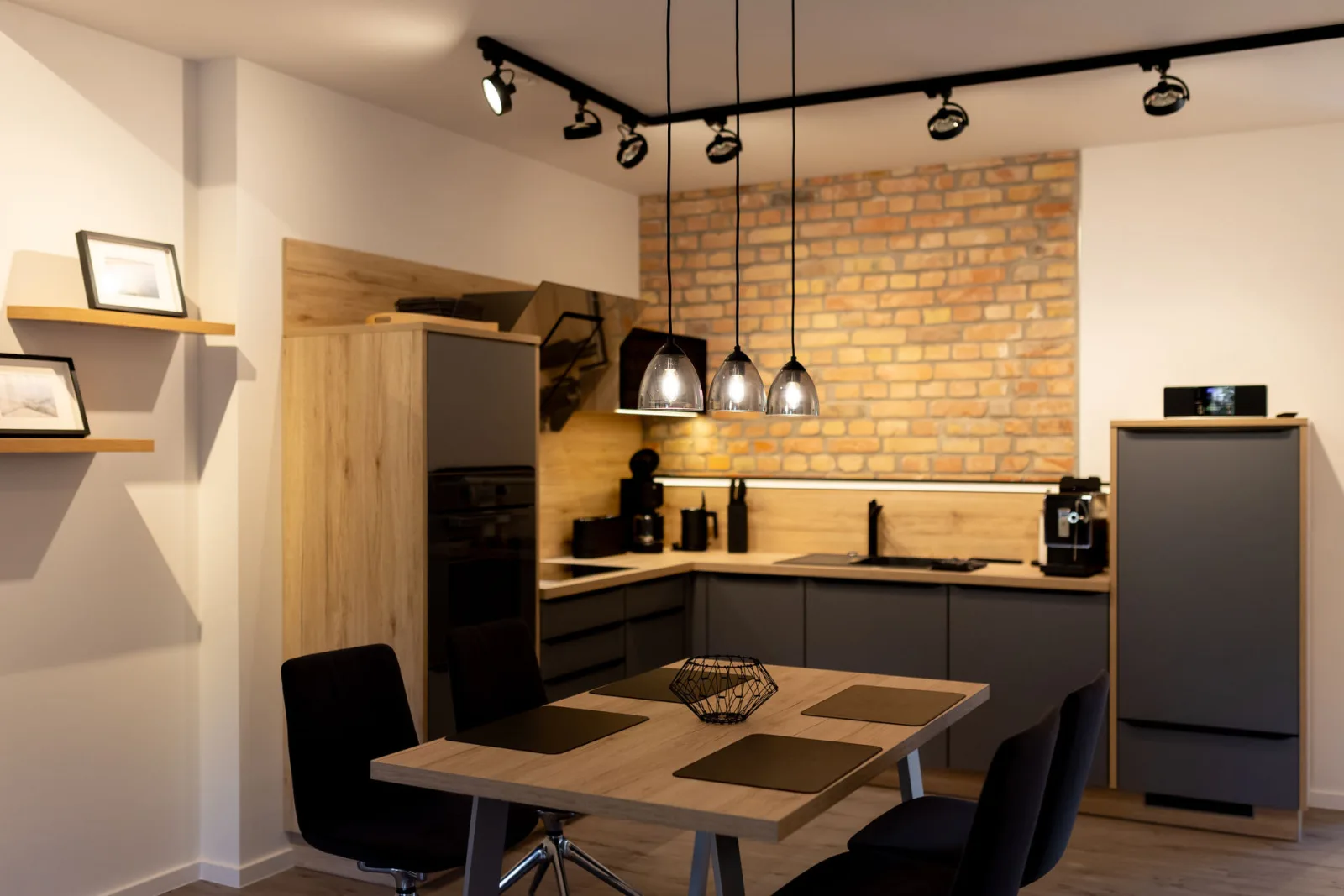 Loris Studio