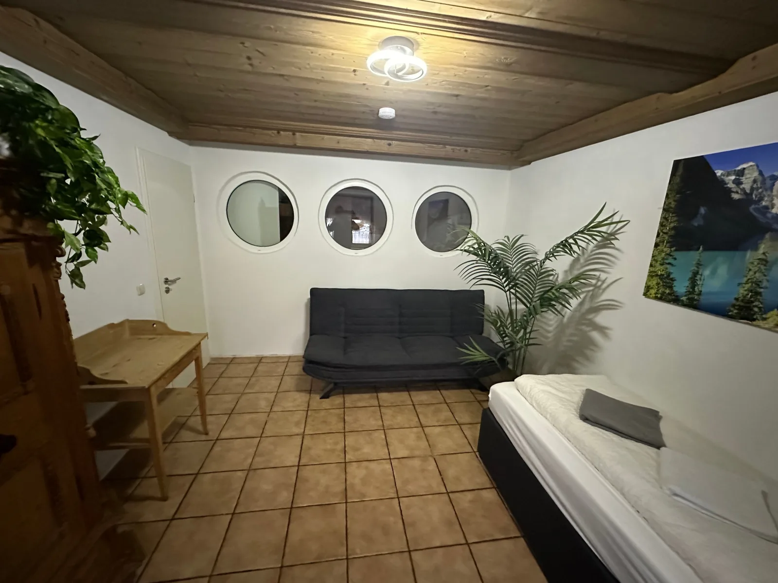 7 Zimmer Residenz vor den Toren Münchens/Stilvoller Komfort für Gruppen bis 19 Personen (EG)