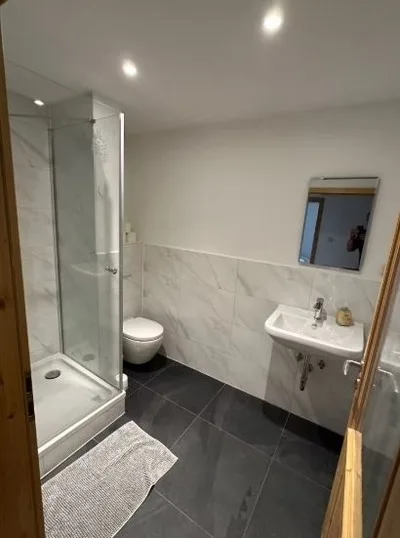 7 Zimmer Residenz vor den Toren Münchens/Stilvoller Komfort für Gruppen bis 19 Personen (EG)