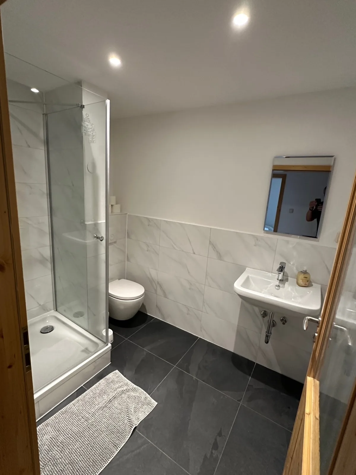7 Zimmer Residenz vor den Toren Münchens/Stilvoller Komfort für Gruppen bis 19 Personen (EG)