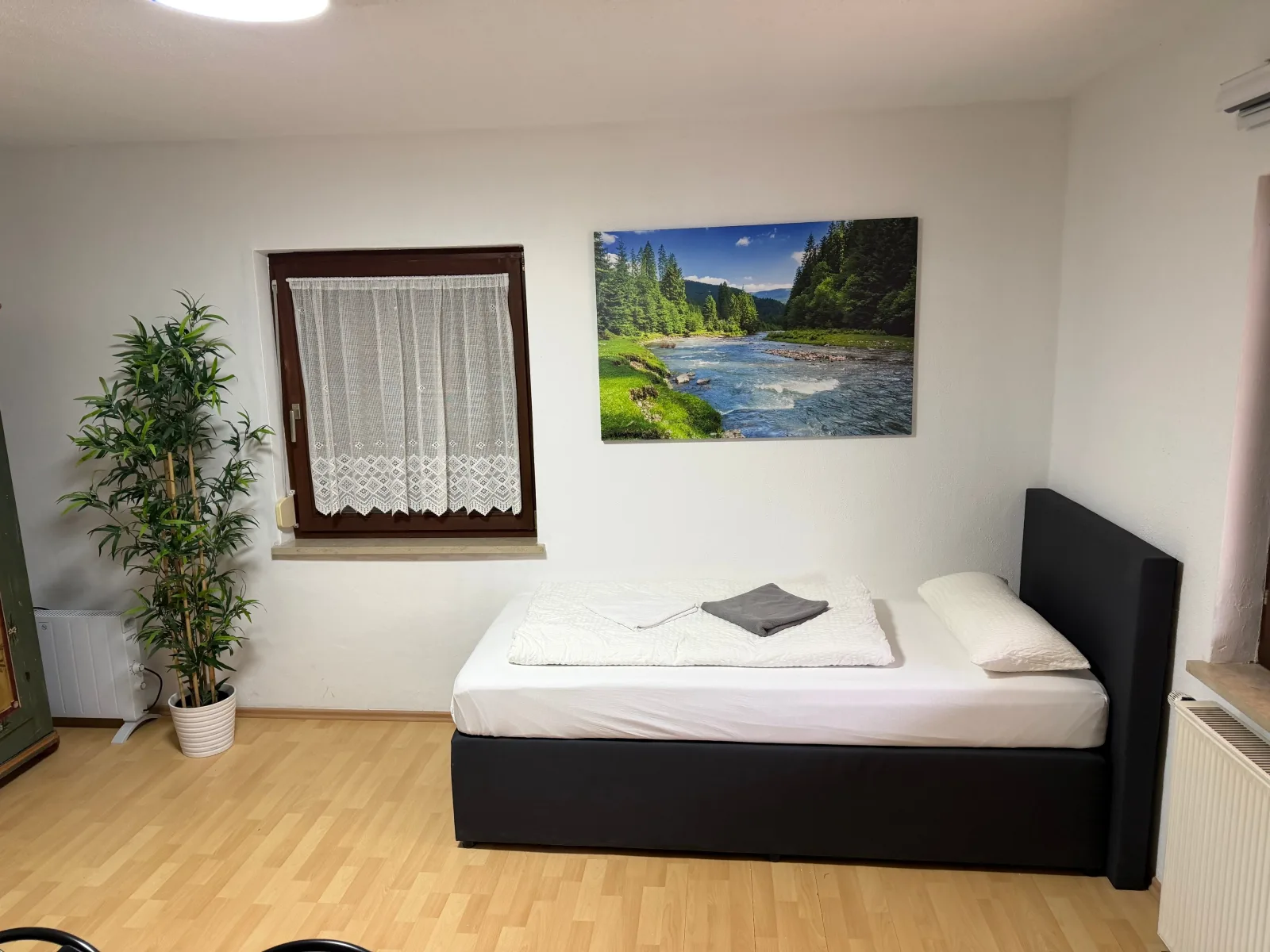 7 Zimmer Residenz vor den Toren Münchens/Stilvoller Komfort für Gruppen bis 19 Personen (EG)