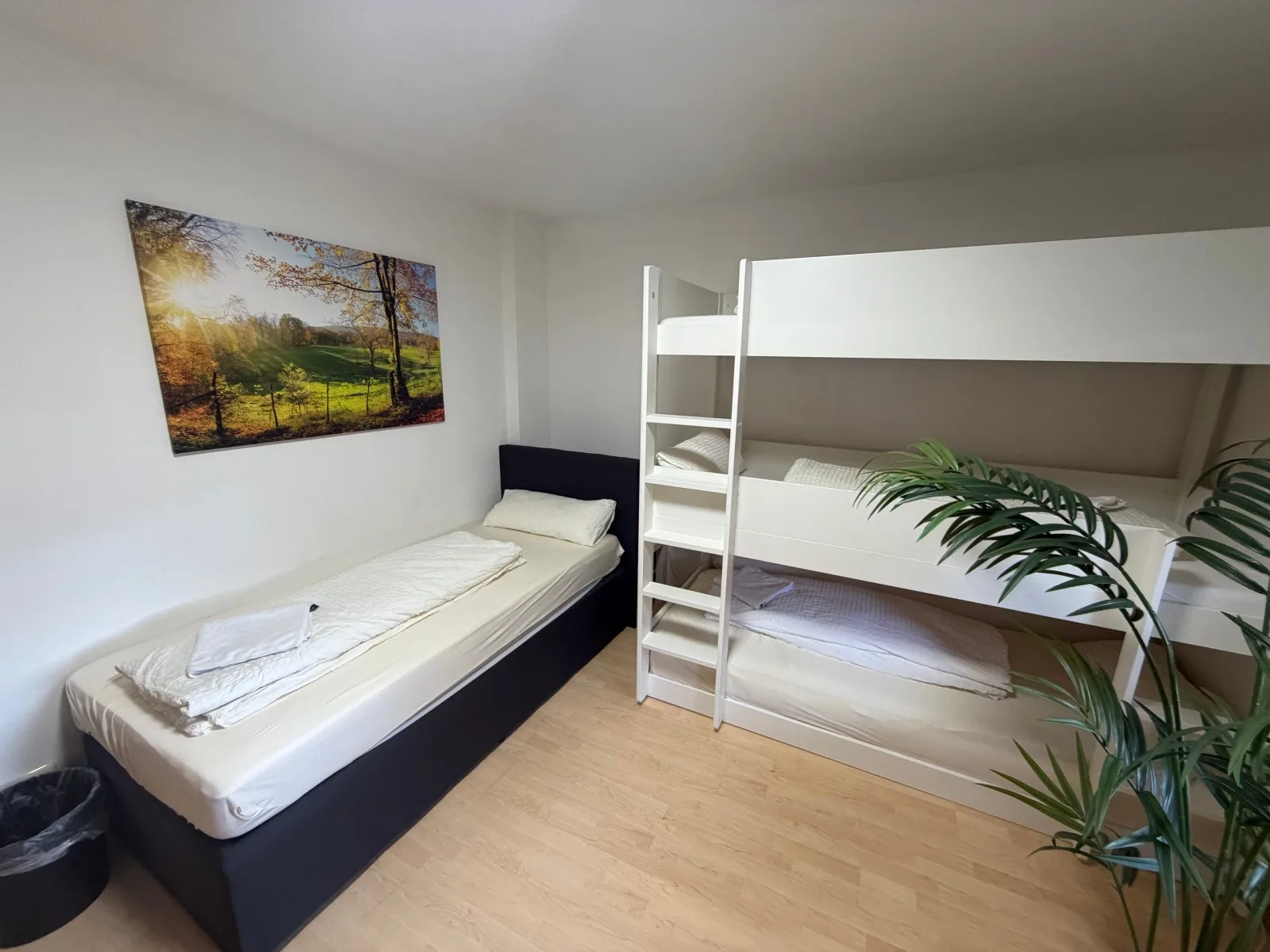 7 Zimmer Residenz vor den Toren Münchens/Stilvoller Komfort für Gruppen bis 19 Personen (EG)