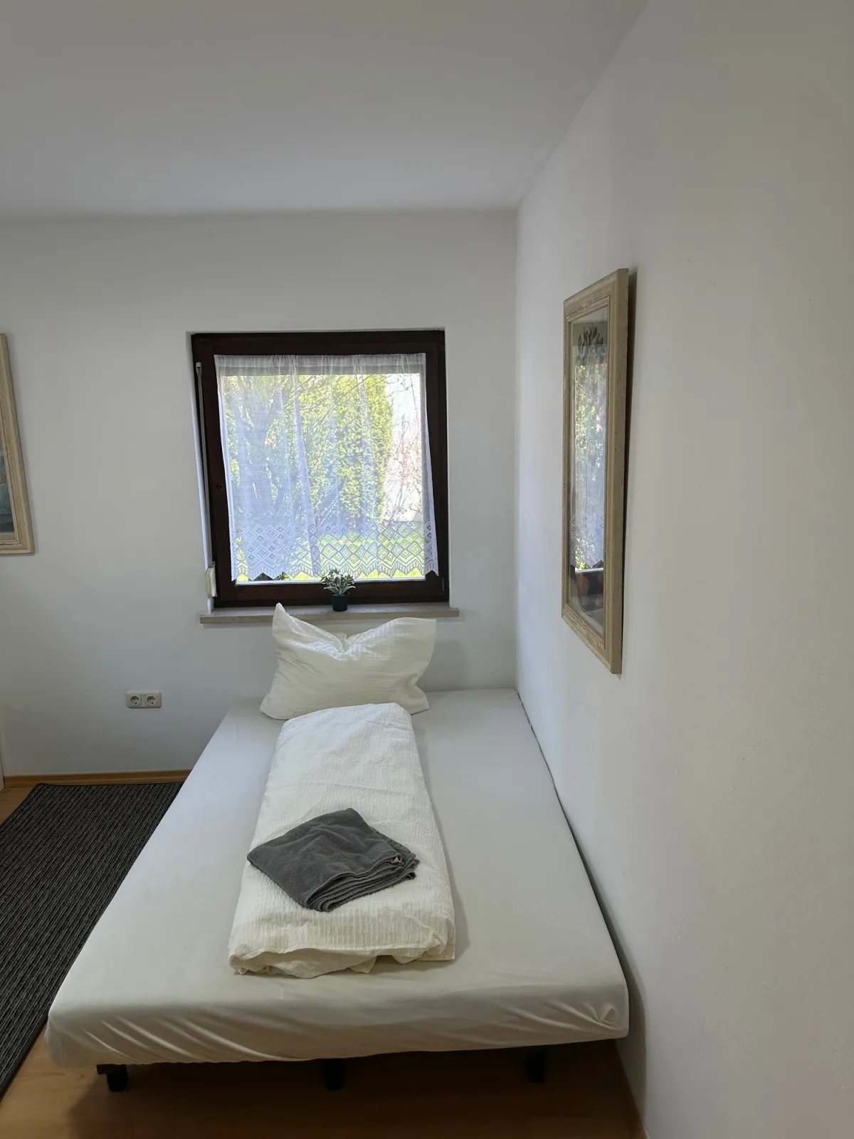 7 Zimmer Residenz vor den Toren Münchens/Stilvoller Komfort für Gruppen bis 19 Personen (EG)