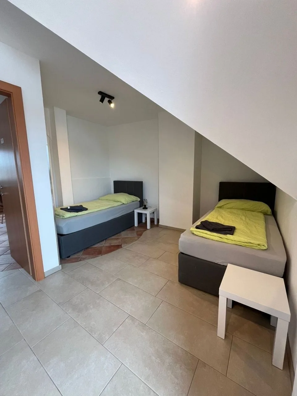 3100: Apartment RATZERSDORFER SEEN / Top 9