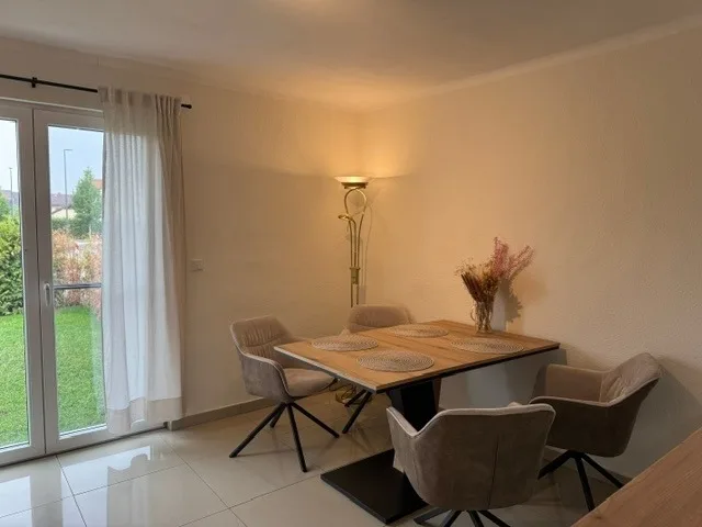 Moderne Erdgeschosswohnung und eigenem Garten für bis zu 4 Personen