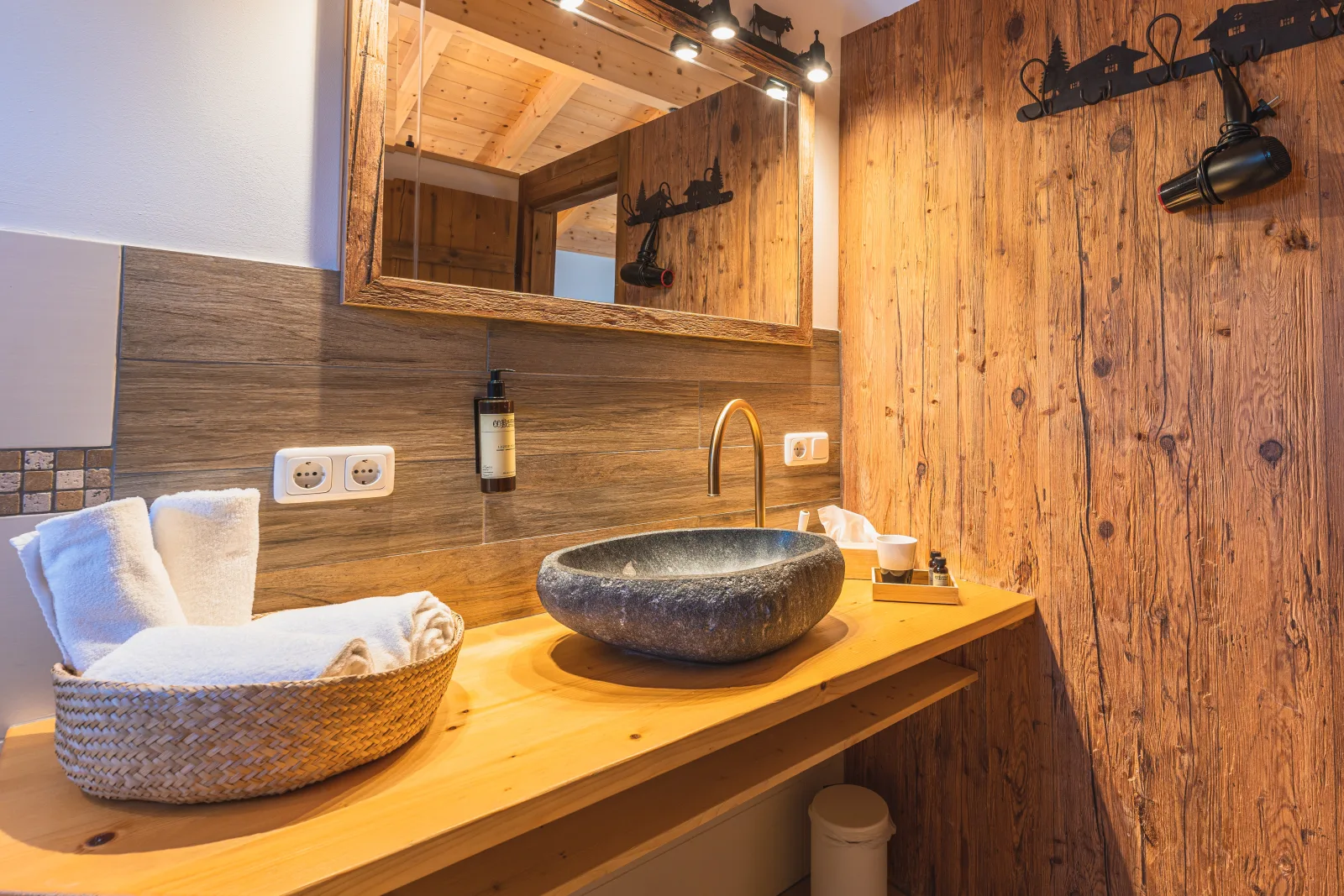 Dorfchalets - Chalet Lausi inkl. Tauern Spa Therme Eintritt & Sommerkarte