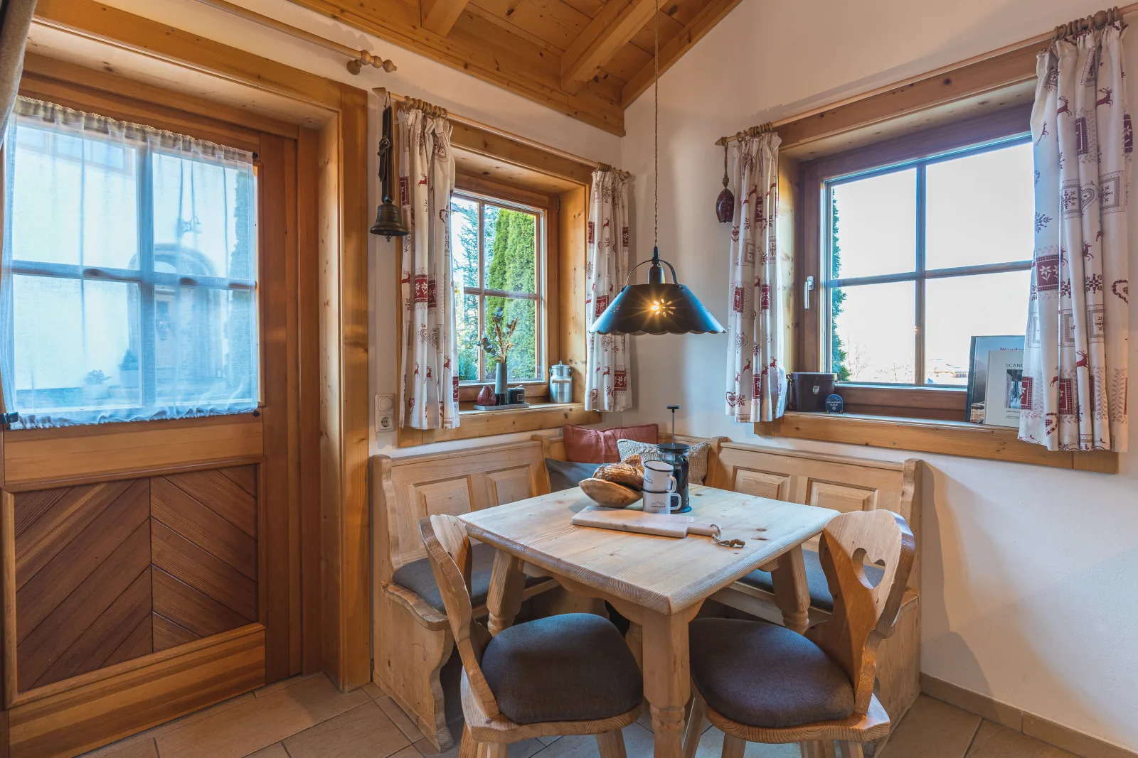Dorfchalets - Chalet Lausi inkl. Tauern Spa Therme Eintritt & Sommerkarte