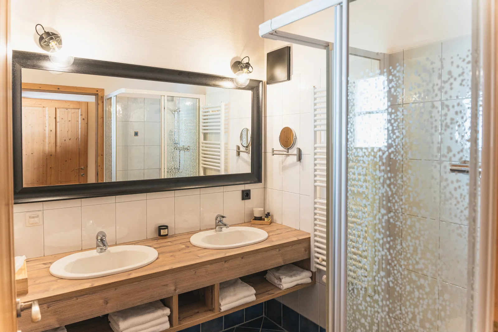 Dorfchalets - Chalet Alma inkl. Tauern Spa Therme Eintritt & Sommerkarte