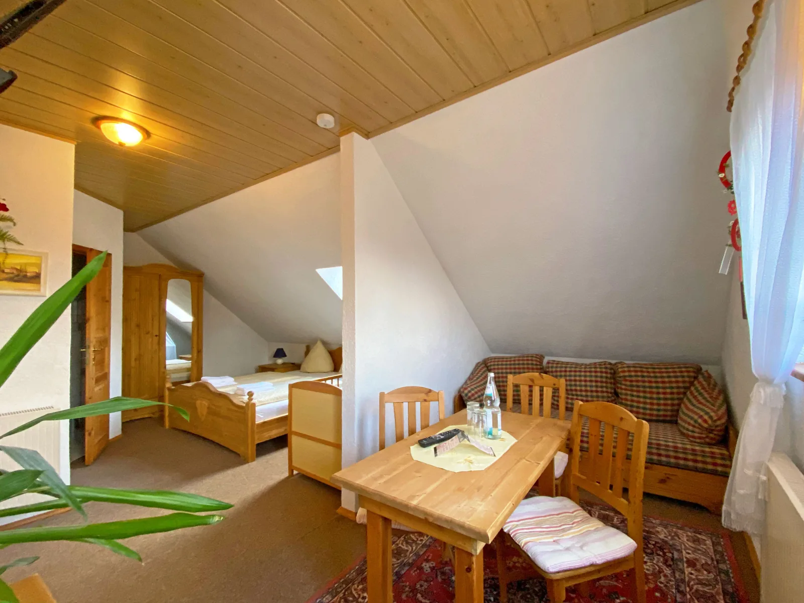 Doppelzimmer Julius mit Kinderbett