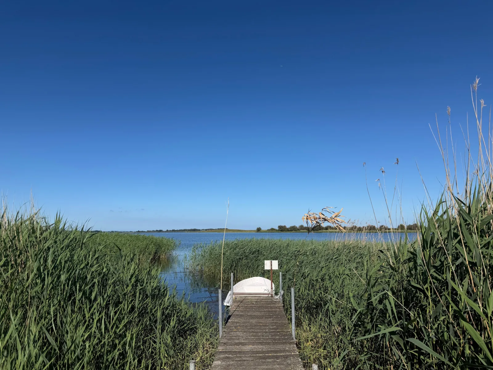 Ferienwohnung - Rügenbrise mit Seeblick mit 3 Bädern, Steg und Paddelboot - alle inklusive