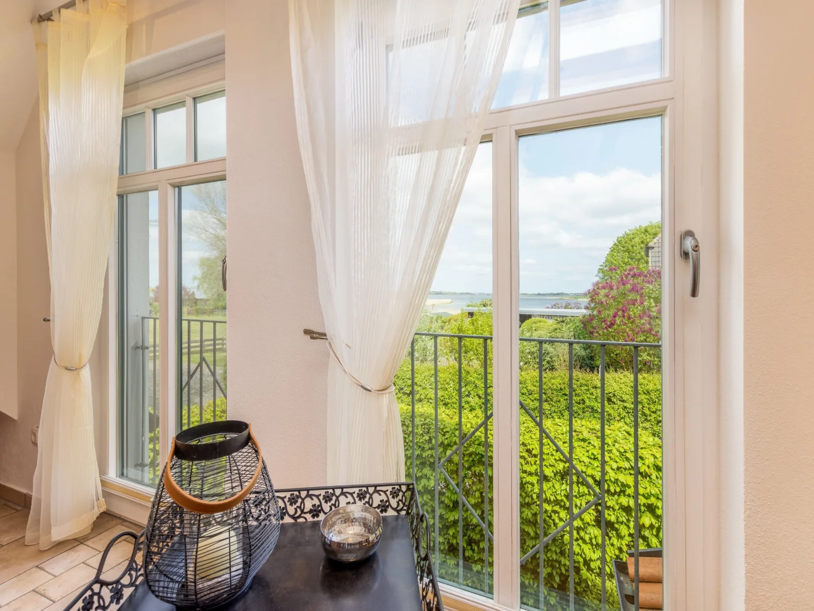 Ferienwohnung - Rügenbrise mit Seeblick mit 3 Bädern, Steg und Paddelboot - alle inklusive