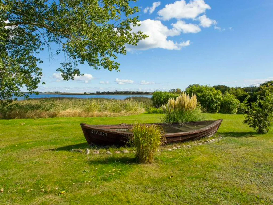 Ferienwohnung - Rügenbrise mit Seeblick mit 3 Bädern, Steg und Paddelboot - alle inklusive