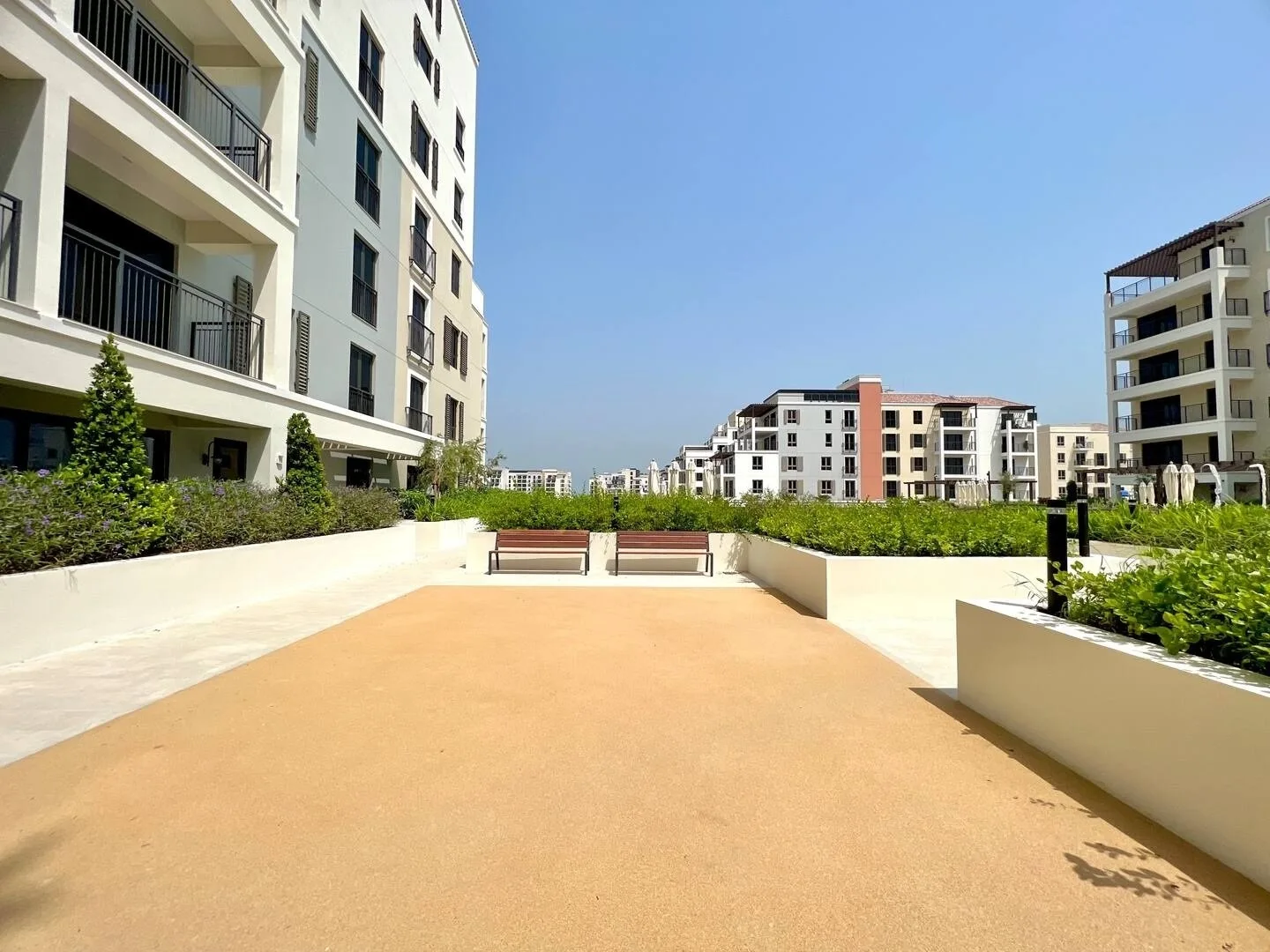 Luxury Apartment Dubai &ndash; Port de La Mer | Strand & Pool