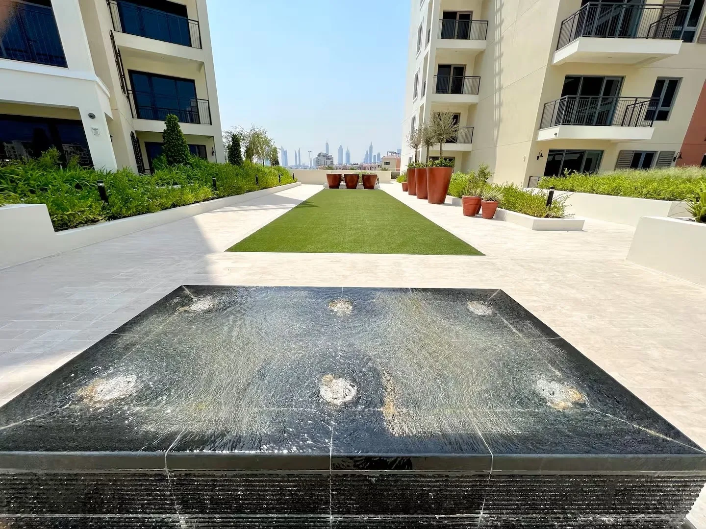 Luxury Apartment Dubai &ndash; Port de La Mer | Strand & Pool