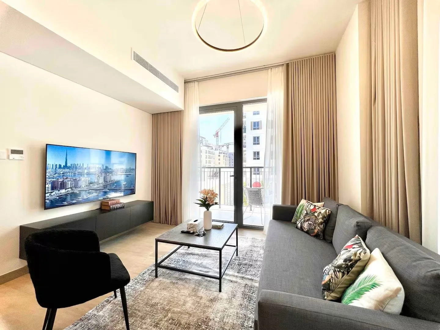 Luxury Apartment Dubai &ndash; Port de La Mer | Strand & Pool