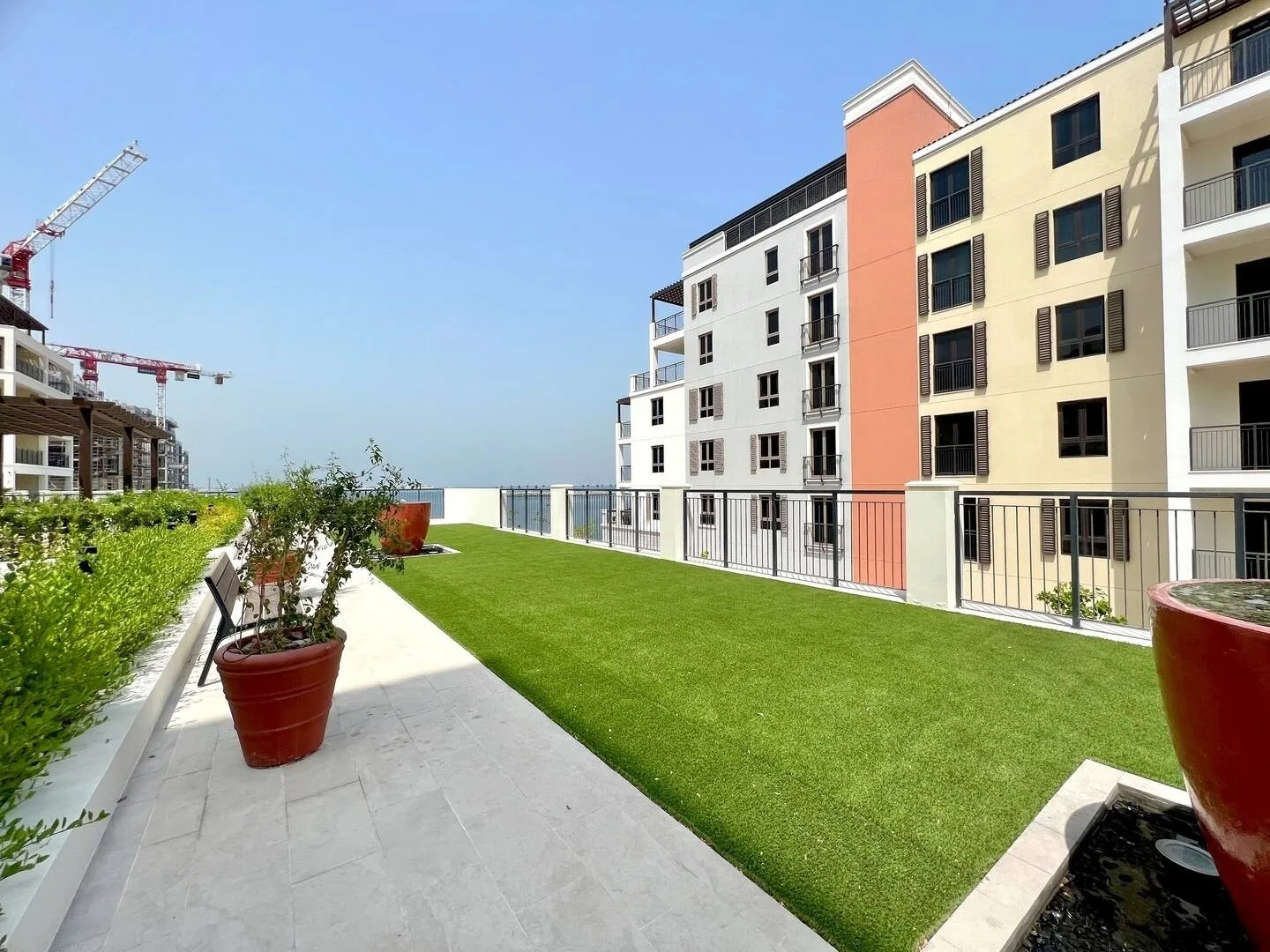 Luxury Apartment Dubai &ndash; Port de La Mer | Strand & Pool