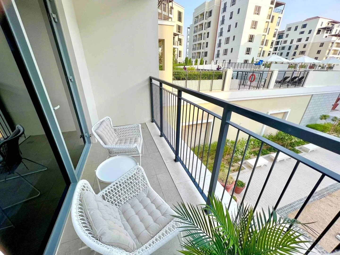 Luxury Apartment Dubai &ndash; Port de La Mer | Strand & Pool