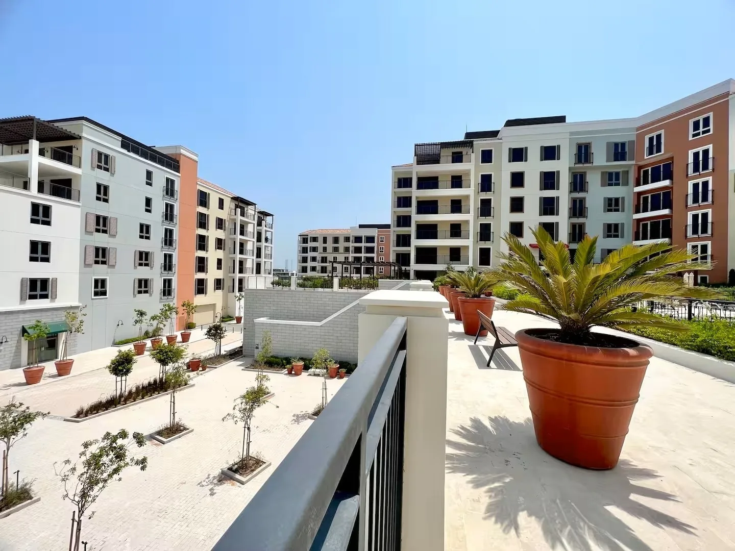 Luxury Apartment Dubai &ndash; Port de La Mer | Strand & Pool