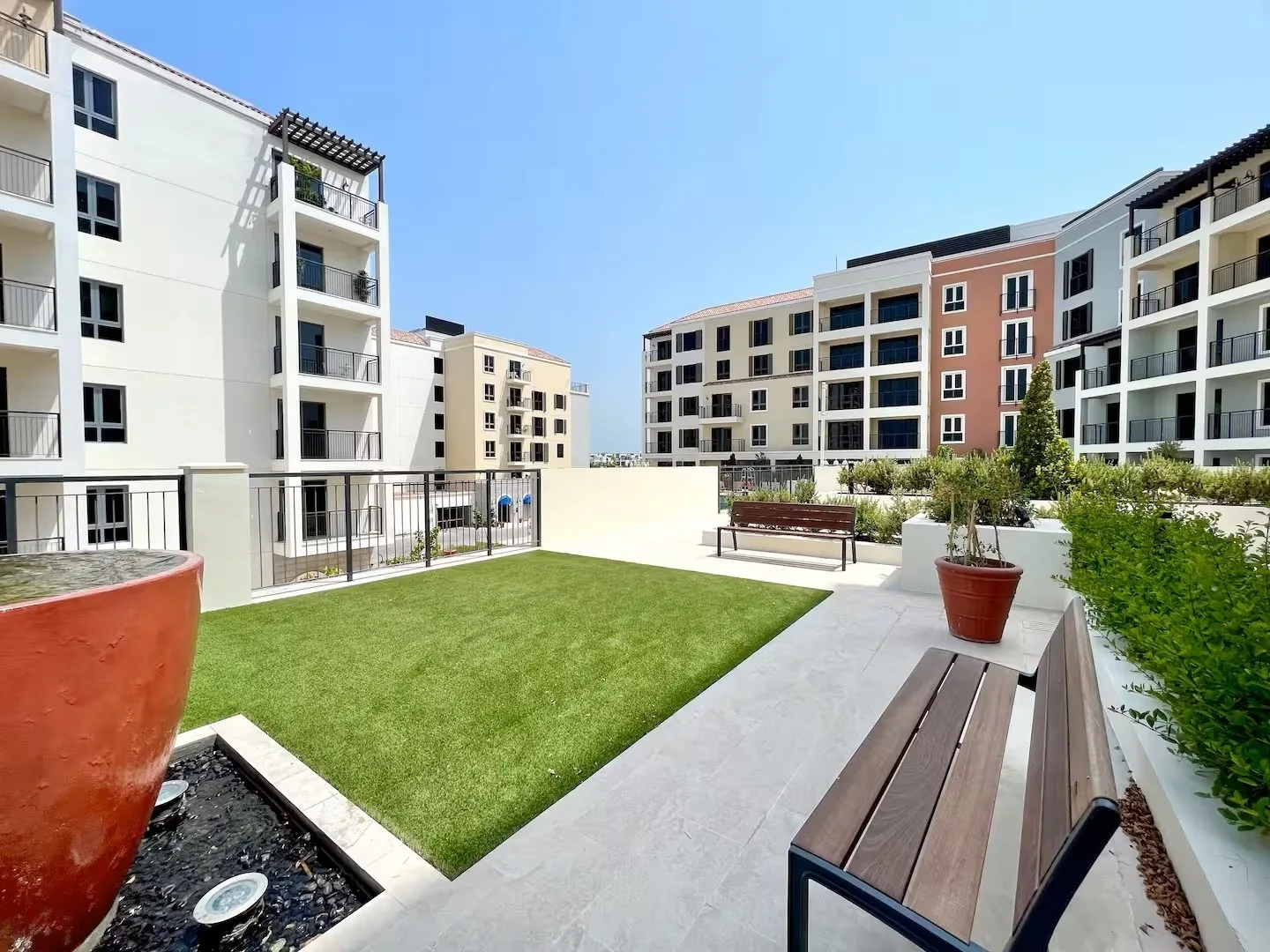 Luxury Apartment Dubai &ndash; Port de La Mer | Strand & Pool