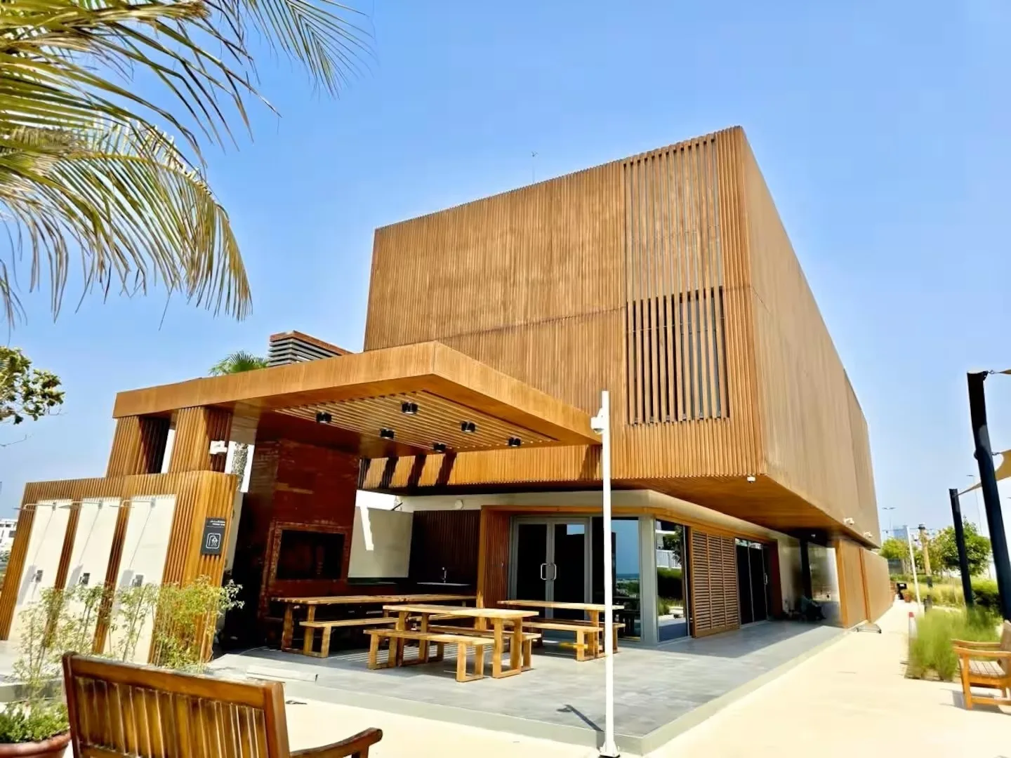 Luxury Apartment Dubai &ndash; Port de La Mer | Strand & Pool