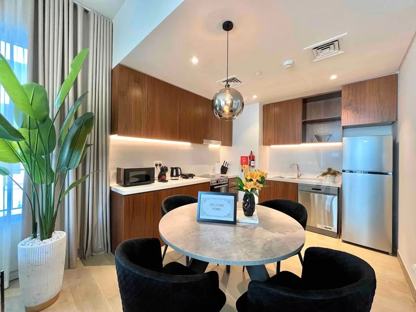 Luxury Apartment Dubai &ndash; Port de La Mer | Strand & Pool