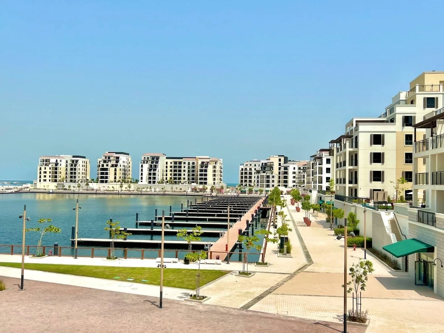 Luxury Apartment Dubai &ndash; Port de La Mer | Strand & Pool