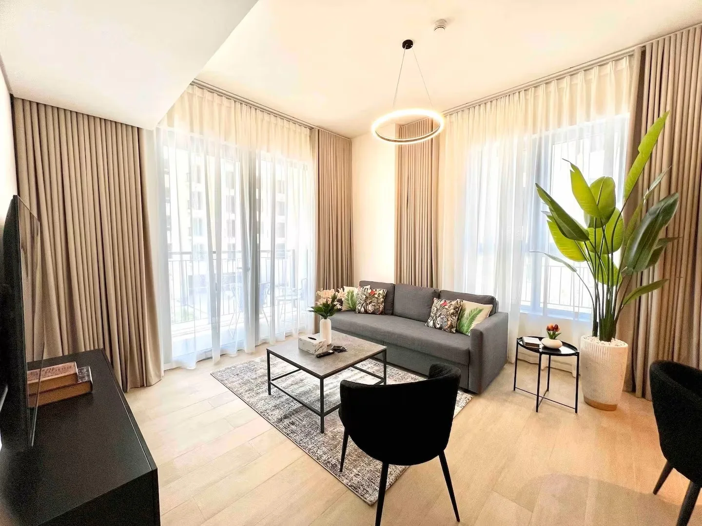Luxury Apartment Dubai &ndash; Port de La Mer | Strand & Pool