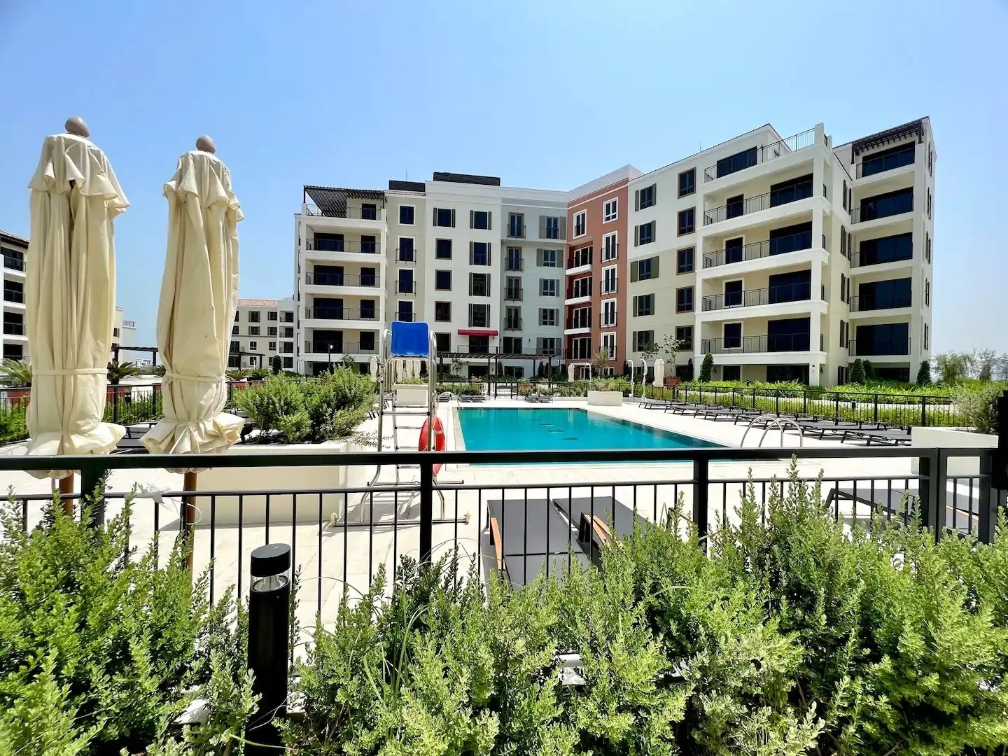 Luxury Apartment Dubai &ndash; Port de La Mer | Strand & Pool