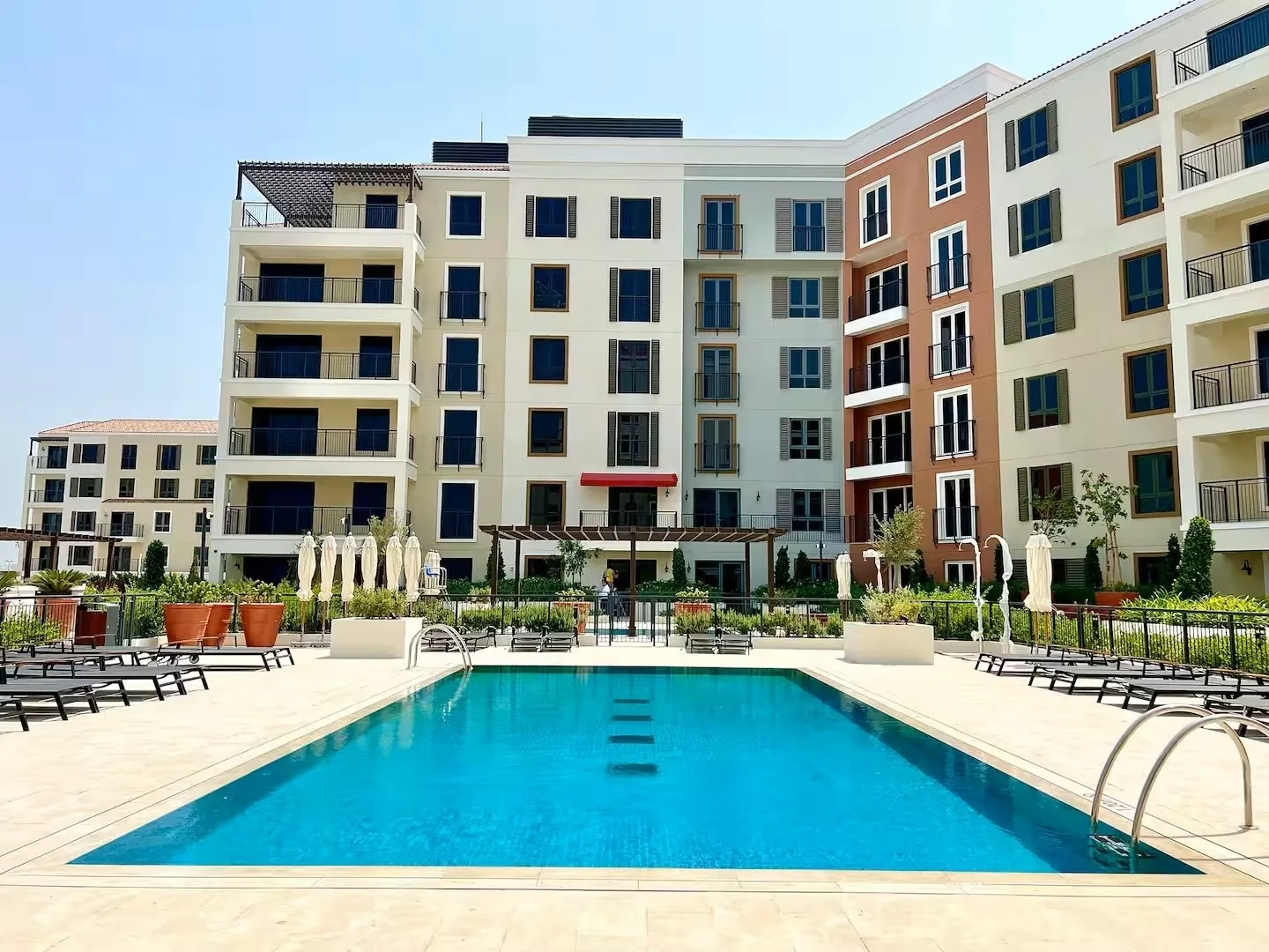Luxury Apartment Dubai &ndash; Port de La Mer | Strand & Pool