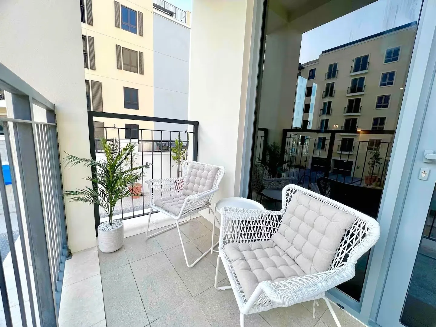 Luxury Apartment Dubai &ndash; Port de La Mer | Strand & Pool