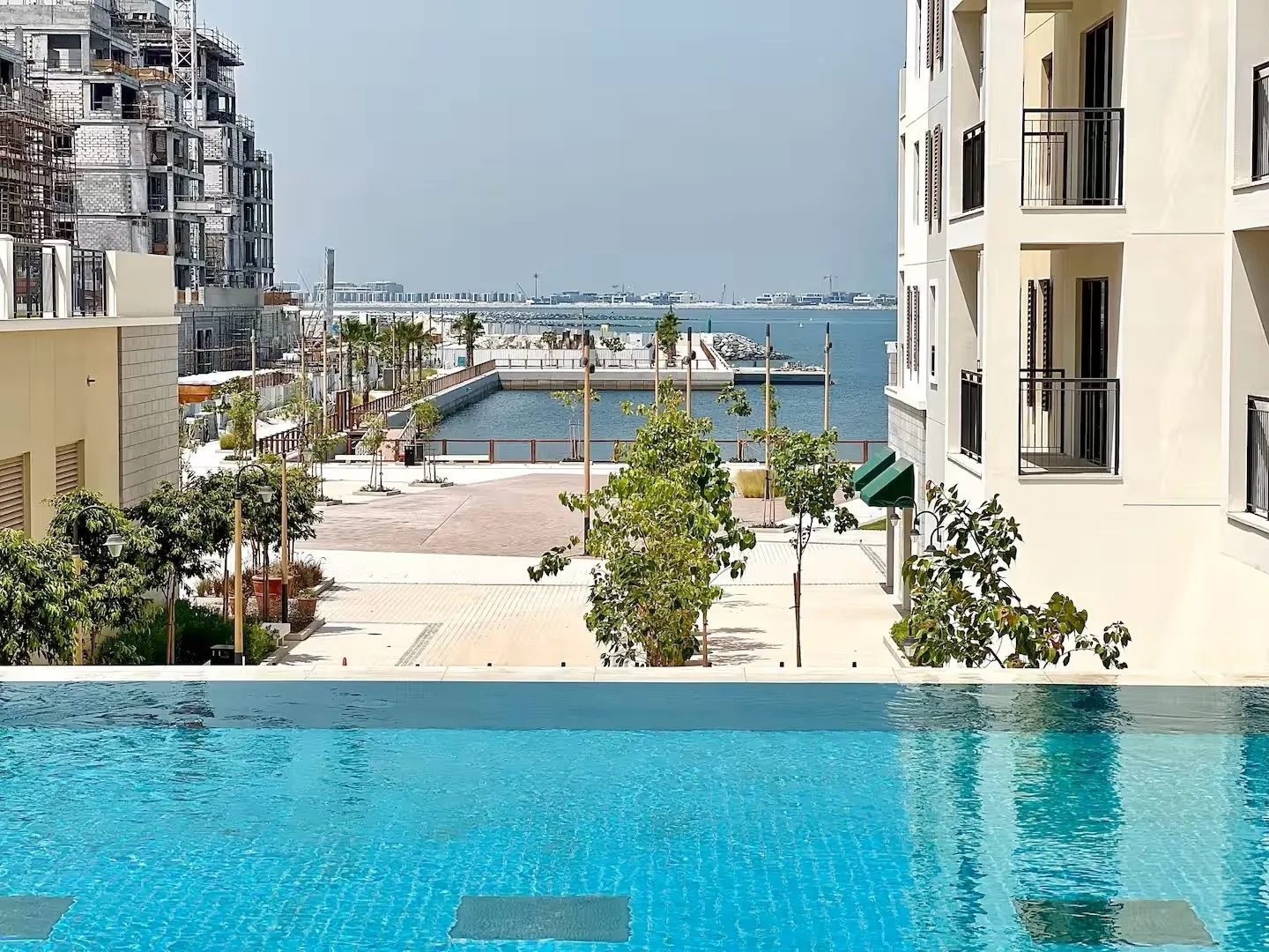 Luxury Apartment Dubai &ndash; Port de La Mer | Strand & Pool