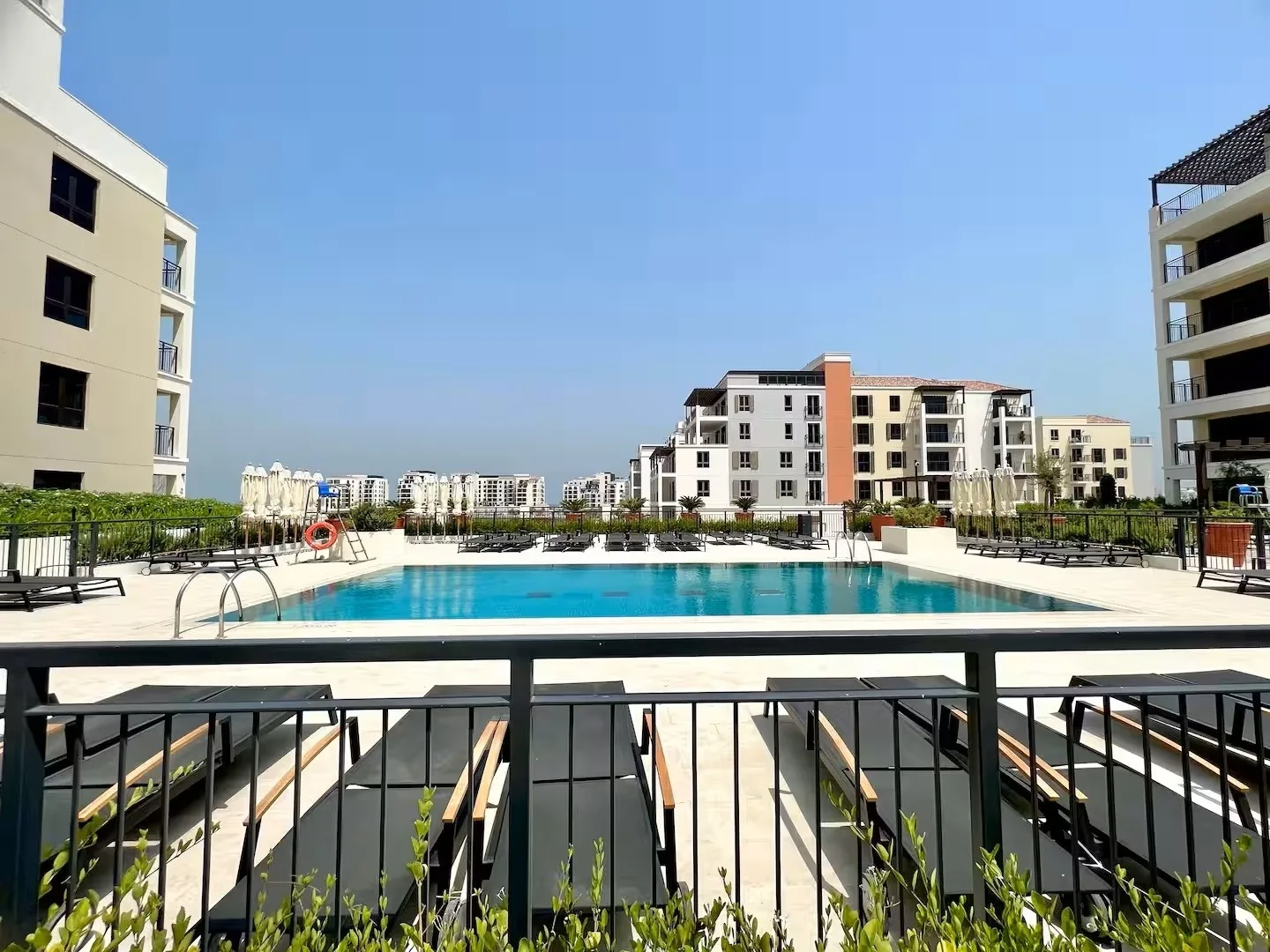 Luxury Apartment Dubai &ndash; Port de La Mer | Strand & Pool