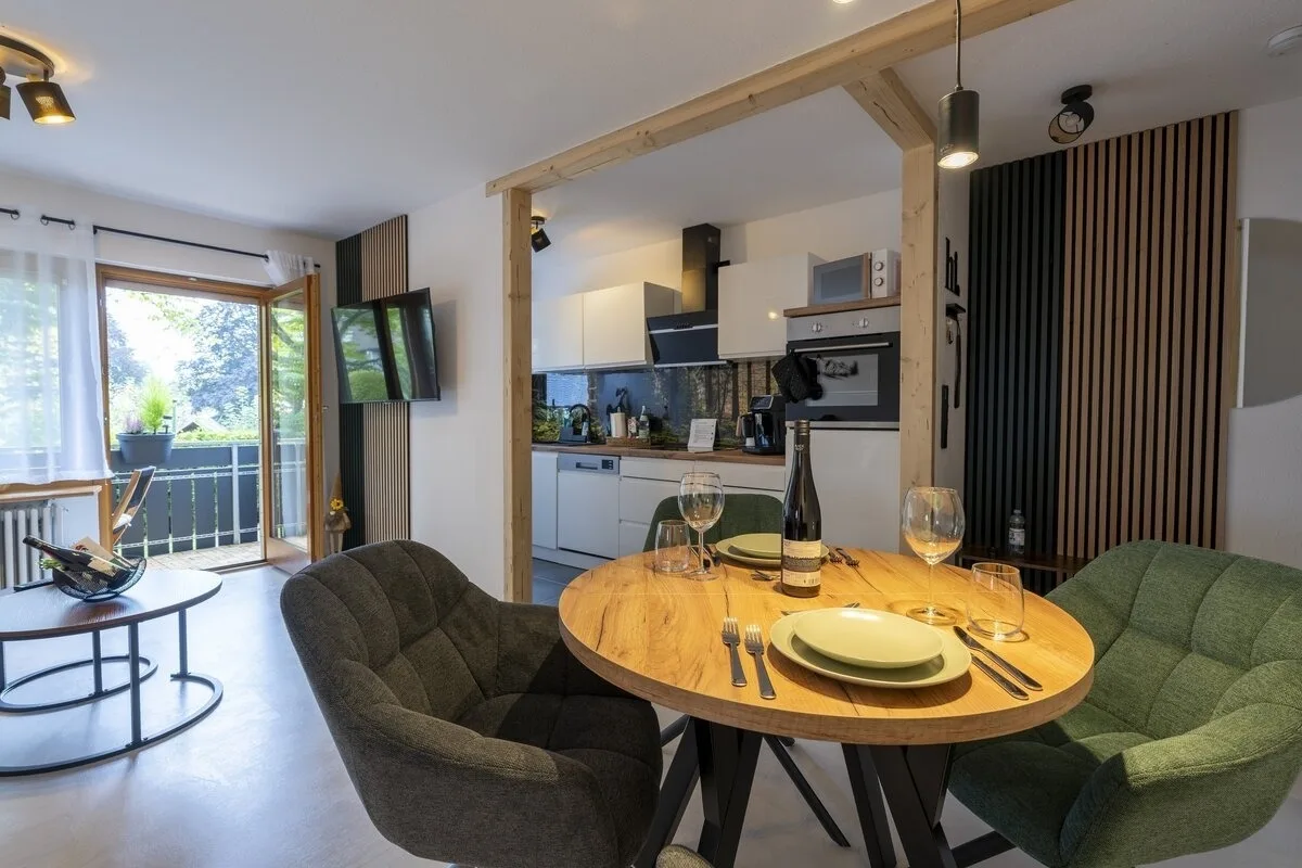 WälderNestchen - zentral - Natur pur - Tiefgarage - Balkon - modernes 2 Zimmer Appartement