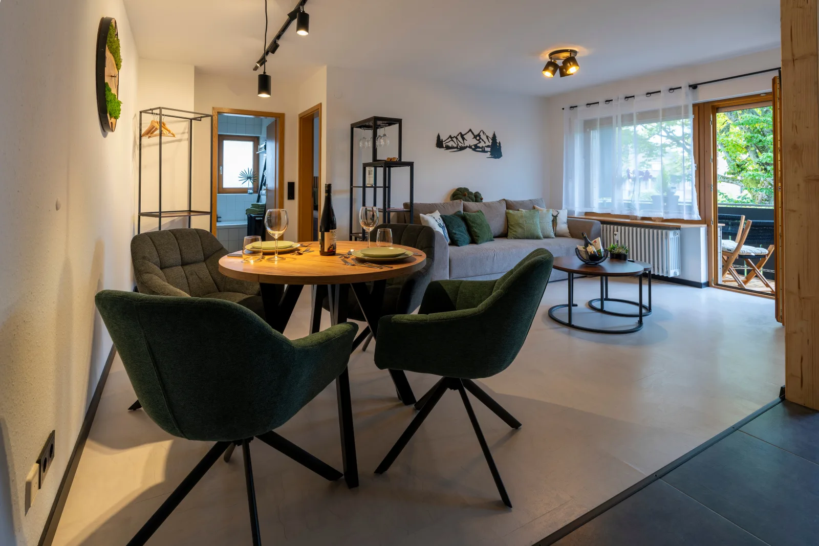 WälderNestchen - zentral - Natur pur - Tiefgarage - Balkon - modernes 2 Zimmer Appartement
