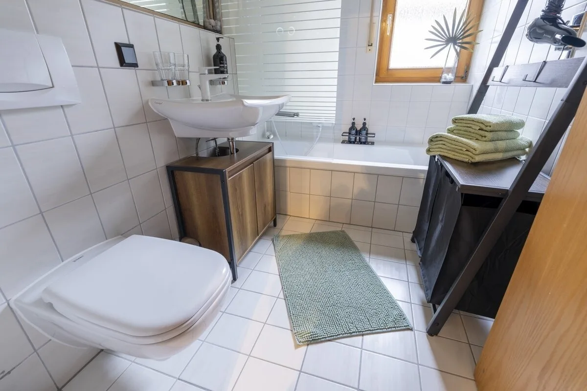 WälderNestchen - zentral - Natur pur - Tiefgarage - Balkon - modernes 2 Zimmer Appartement