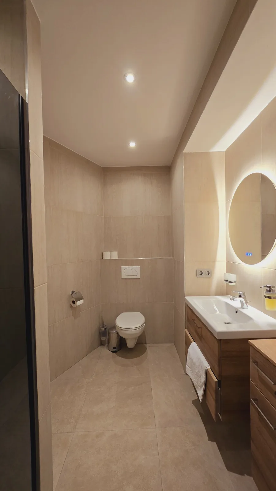 Elegance  Lux Living 212