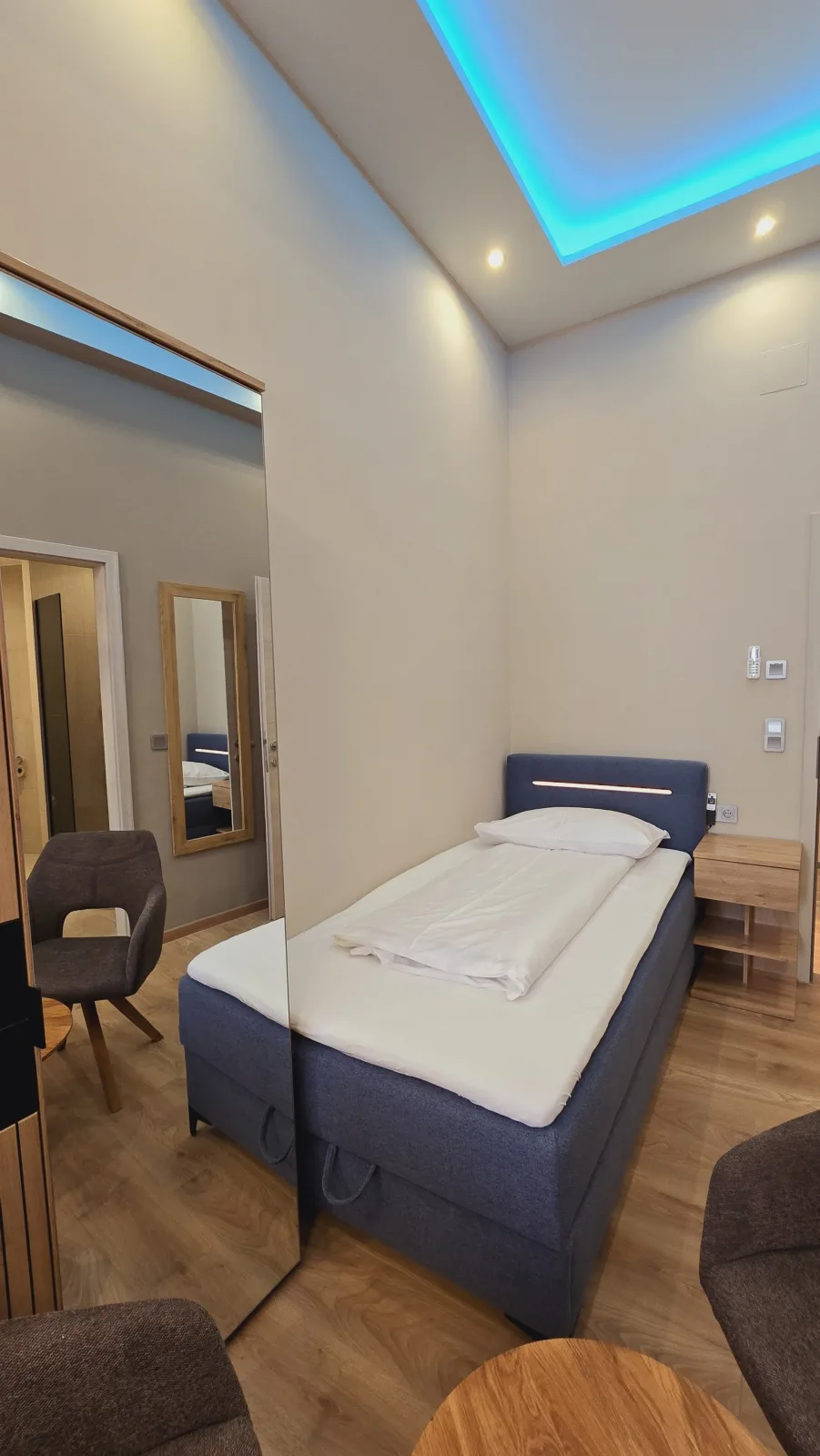 Elegance  Lux Living 212