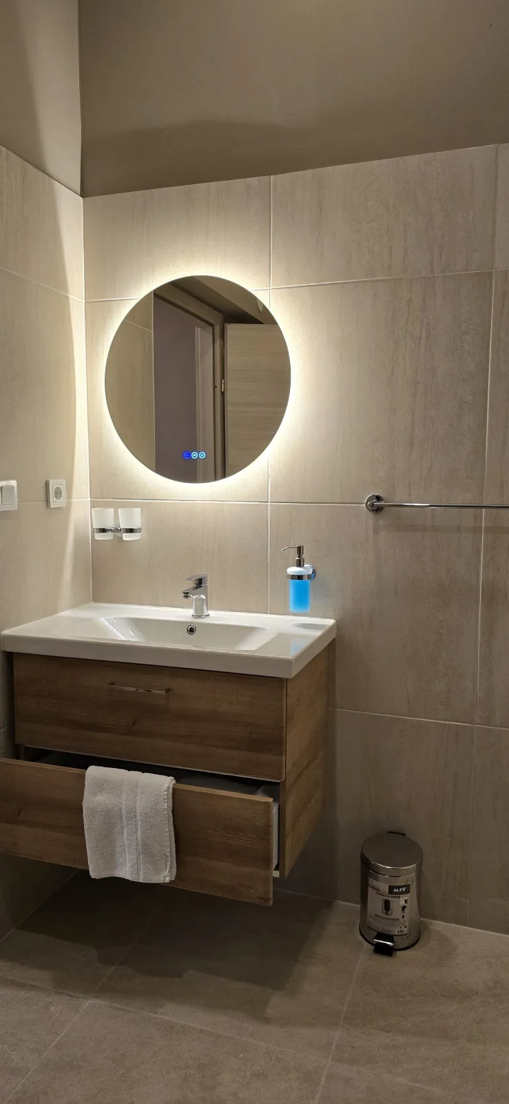 Elegance Lux Living 207