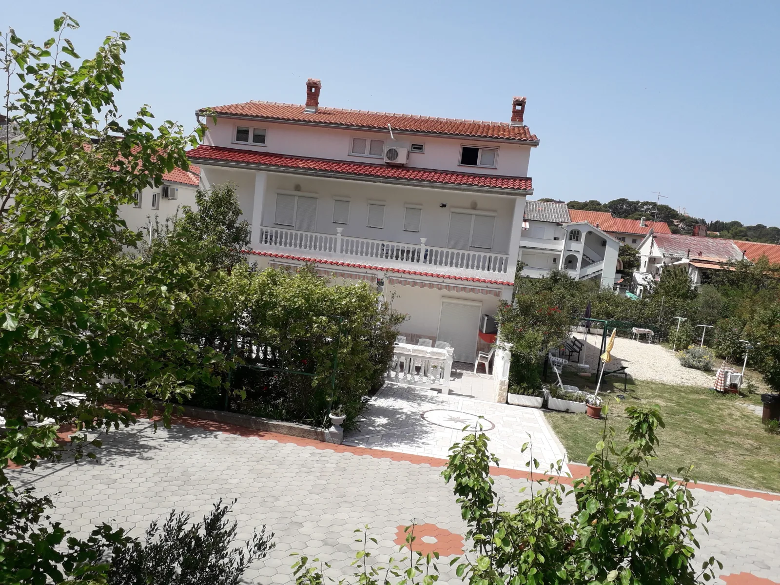 Mile Ferienhaus excellent location close to Rab