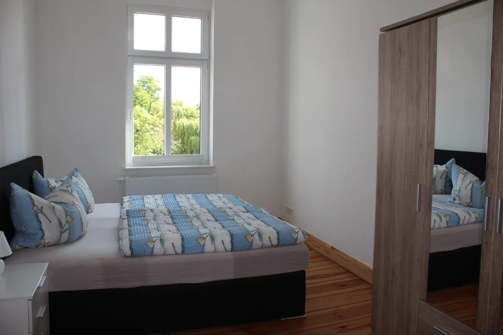 Alt-Berliner Schwanenhof Ferienwohnung EG links