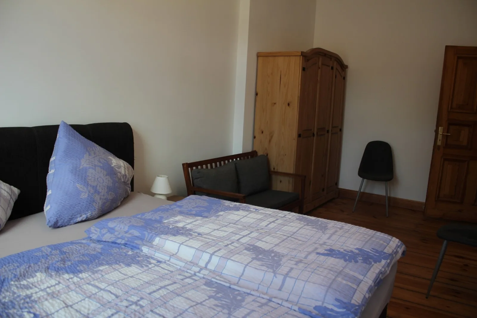 Alt-Berliner Schwanenhof Ferienwohnung EG links