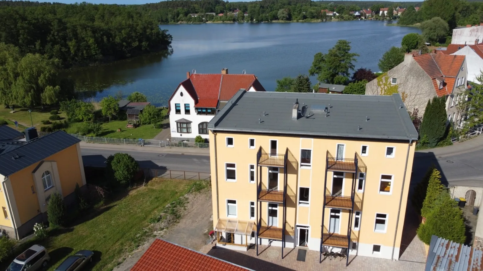 Alt-Berliner Schwanenhof Ferienwohnung DG links