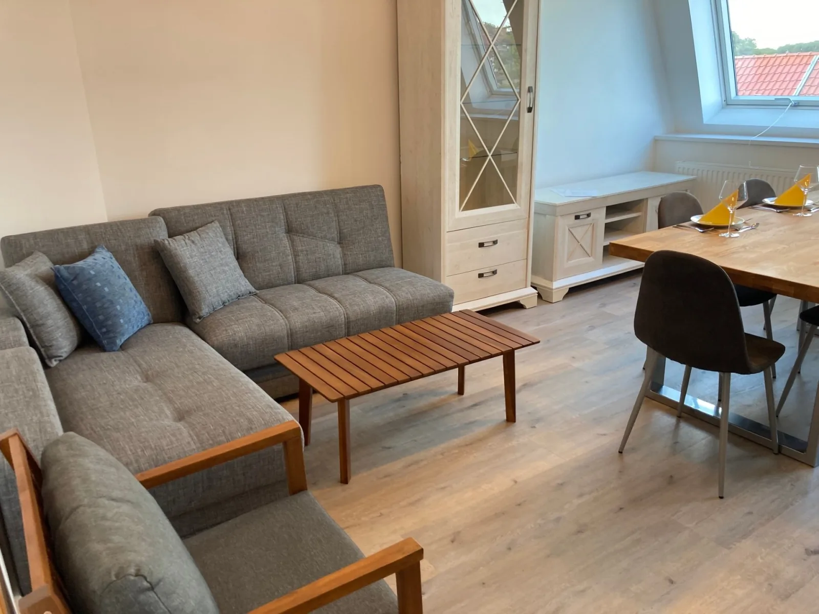 Alt-Berliner Schwanenhof Ferienwohnung DG links